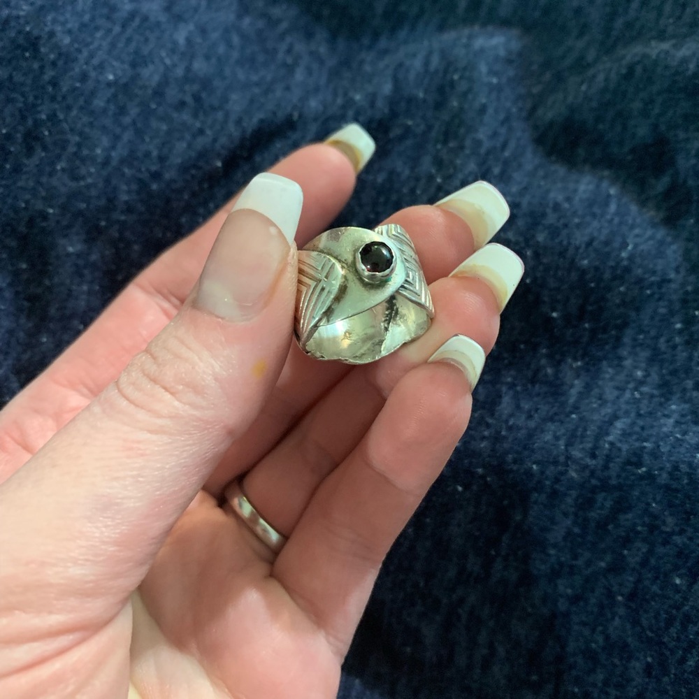 Solid 14k white gold & garnet ring 11.1g